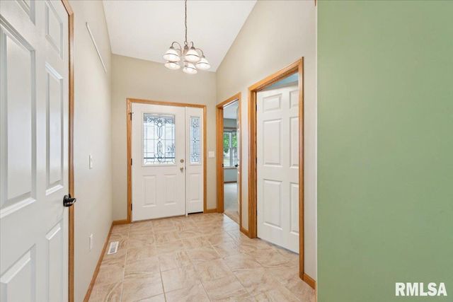 1713 Garrett Avenue, Clinton, IA 52732