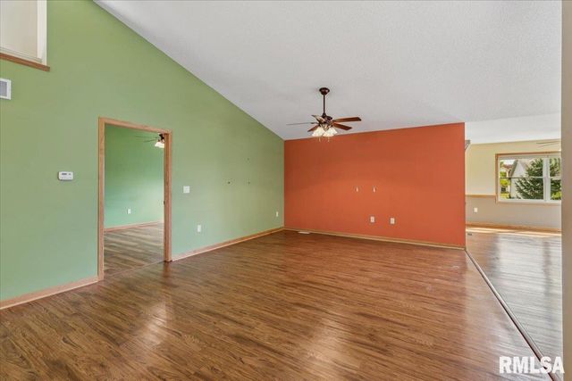 1713 Garrett Avenue, Clinton, IA 52732