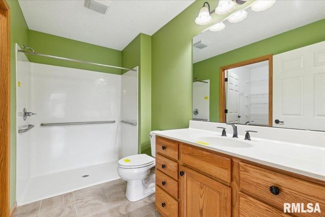 1713 Garrett Avenue, Clinton, IA 52732