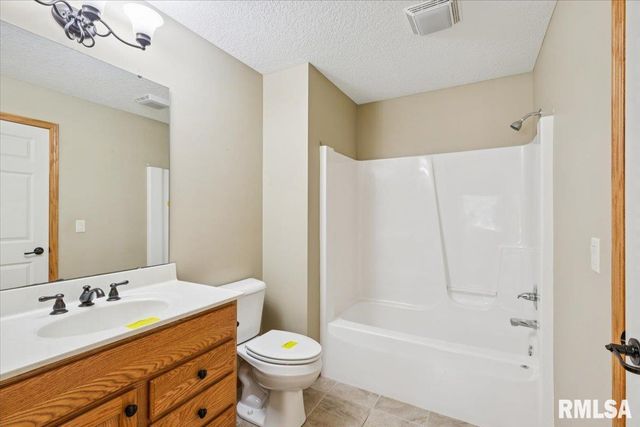 1713 Garrett Avenue, Clinton, IA 52732