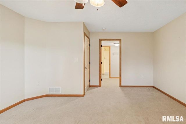 1713 Garrett Avenue, Clinton, IA 52732