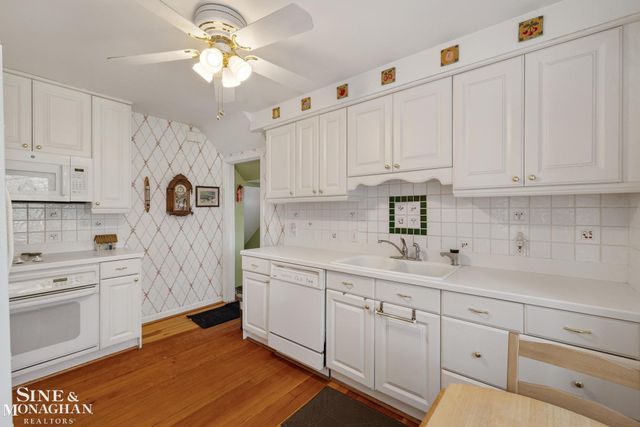 449 Allard Road, Grosse Pointe Farms, MI 48236