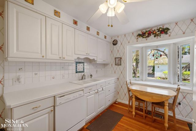 449 Allard Road, Grosse Pointe Farms, MI 48236