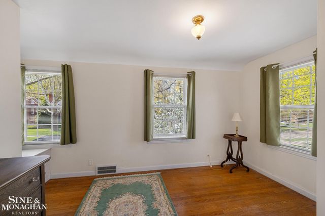449 Allard Road, Grosse Pointe Farms, MI 48236