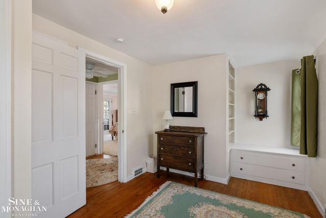 449 Allard Road, Grosse Pointe Farms, MI 48236