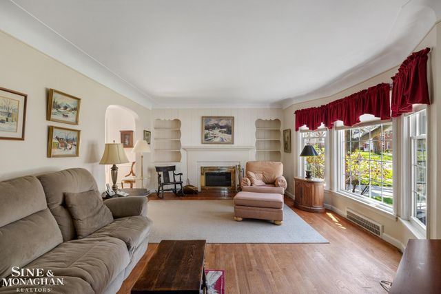 449 Allard Road, Grosse Pointe Farms, MI 48236