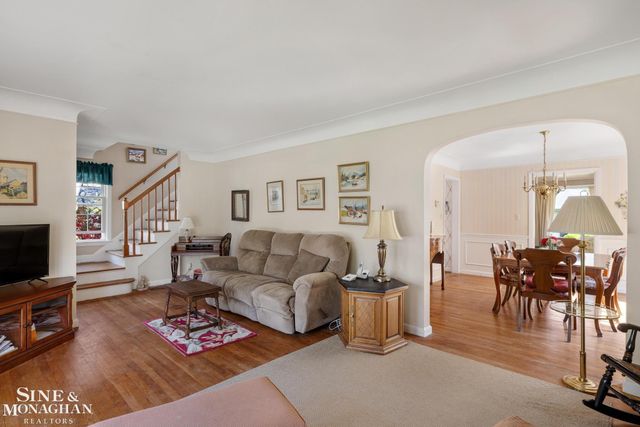 449 Allard Road, Grosse Pointe Farms, MI 48236