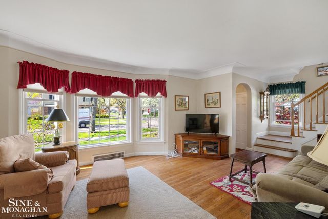 449 Allard Road, Grosse Pointe Farms, MI 48236