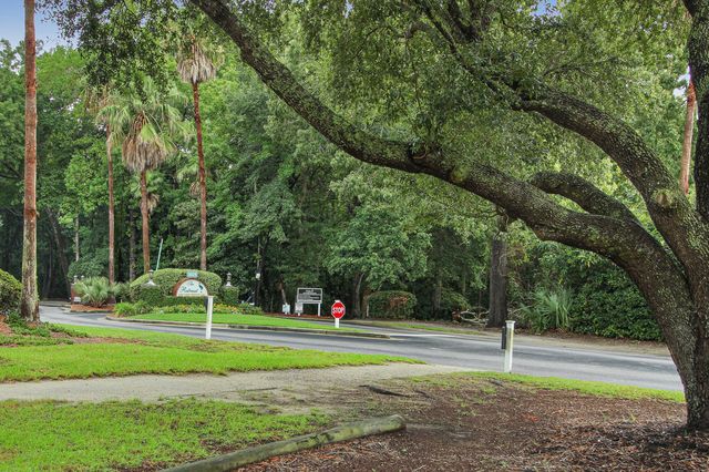 1025 Riverland Woods Place 812, Charleston, SC 29412