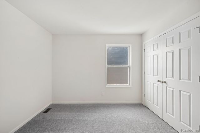 435 Hidden River W, Holly Township, MI 48442