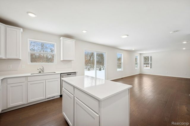 435 Hidden River W, Holly Township, MI 48442