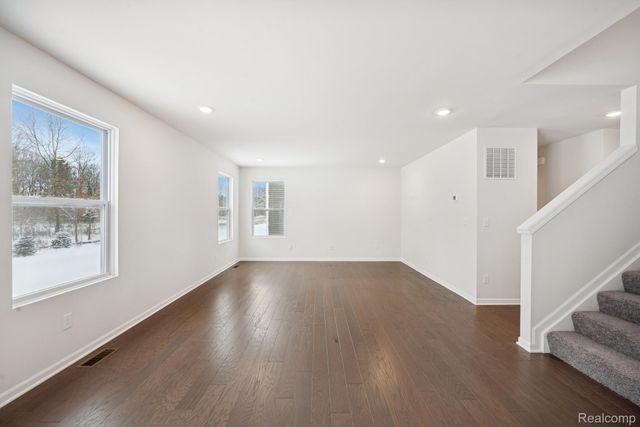 435 Hidden River W, Holly Township, MI 48442