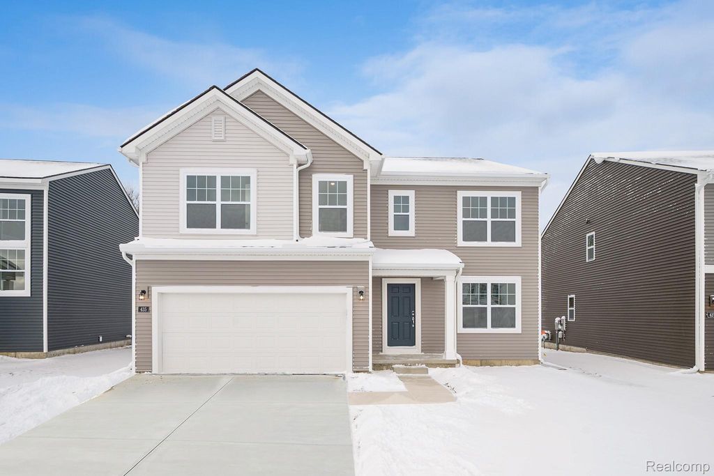 435 Hidden River W, Holly Township, MI 48442