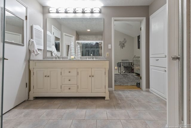 5843 Spring Valley, San Antonio, TX 78247