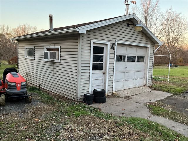 13935 Ridge Road West, Gaines, NY 14411