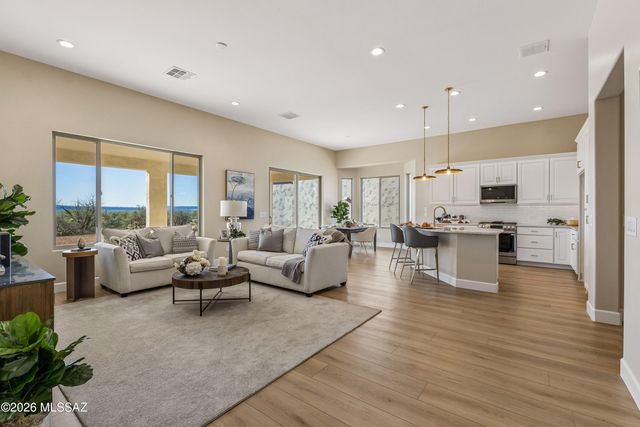 1941 N Aruba Drive, Green Valley, AZ 85614