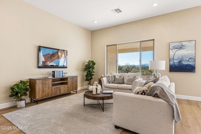 1941 N Aruba Drive, Green Valley, AZ 85614