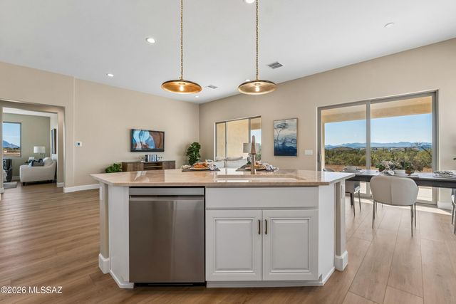 1941 N Aruba Drive, Green Valley, AZ 85614