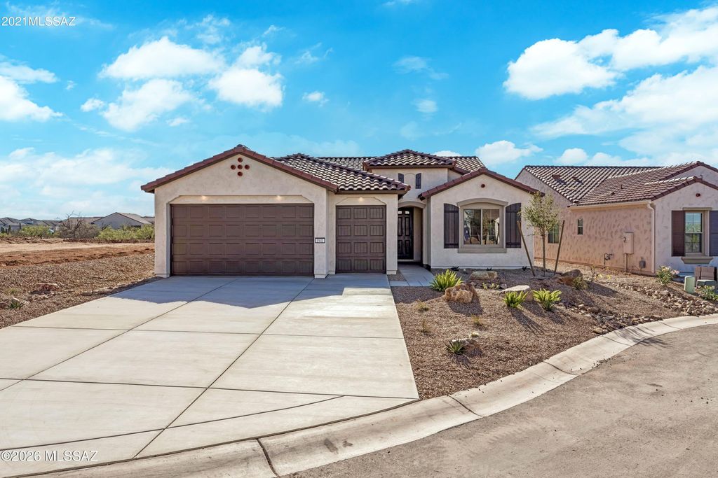 1941 N Aruba Drive, Green Valley, AZ 85614