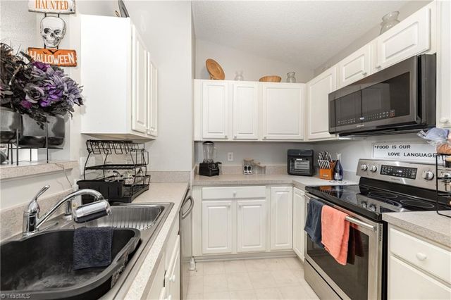 3698 Cotswold Avenue, Greensboro, NC 27410