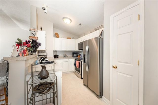 3698 Cotswold Avenue, Greensboro, NC 27410