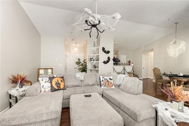 3698 Cotswold Avenue, Greensboro, NC 27410