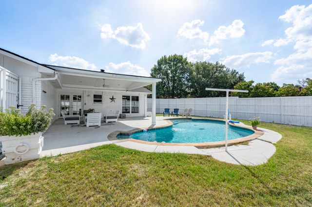 3910 Acorn Green Drive, Garland, TX 75043