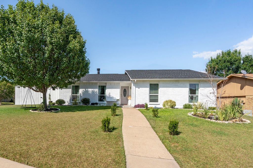 3910 Acorn Green Drive, Garland, TX 75043