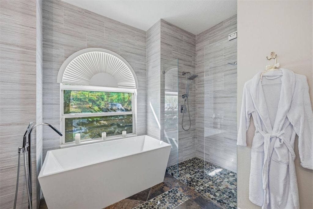 Image 20 of property listing at 4103 HERITAGE LAKE COURT, Lutz, FL 33558