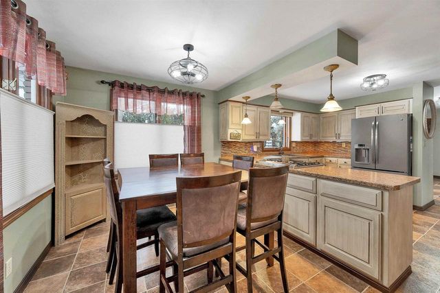 2780 S RIDGE ROAD, Green Bay, WI 54304