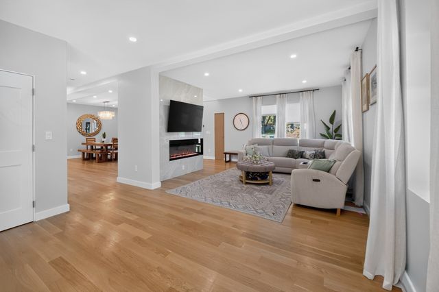 409 Pearl St, Reading, MA 01867