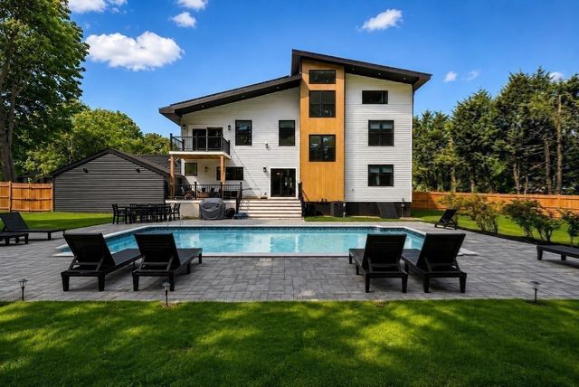 409 Pearl St, Reading, MA 01867