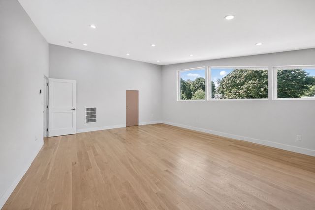 409 Pearl St, Reading, MA 01867
