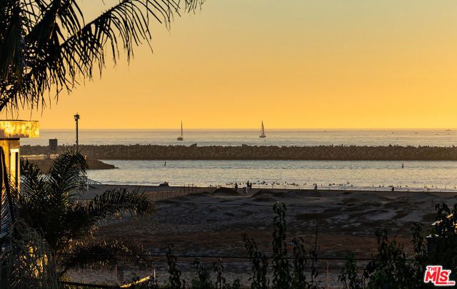5317 Pacific Avenue, Marina Del Rey, CA 90292