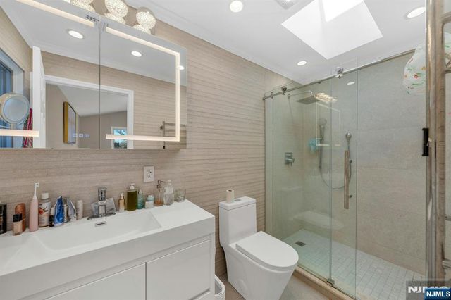 573 Kearney, Cliffside Park, NJ 07010