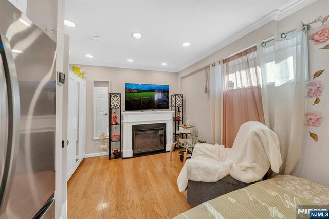 573 Kearney, Cliffside Park, NJ 07010