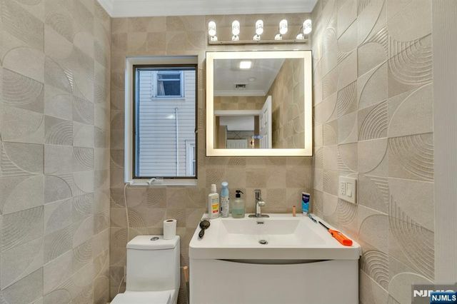573 Kearney, Cliffside Park, NJ 07010