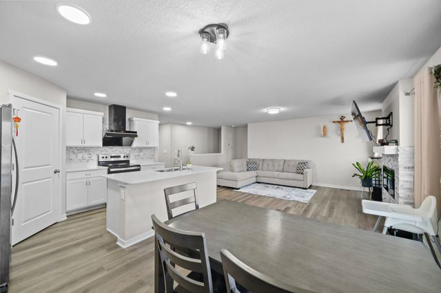 10431 Southerwick Place, Johnston, IA 50131