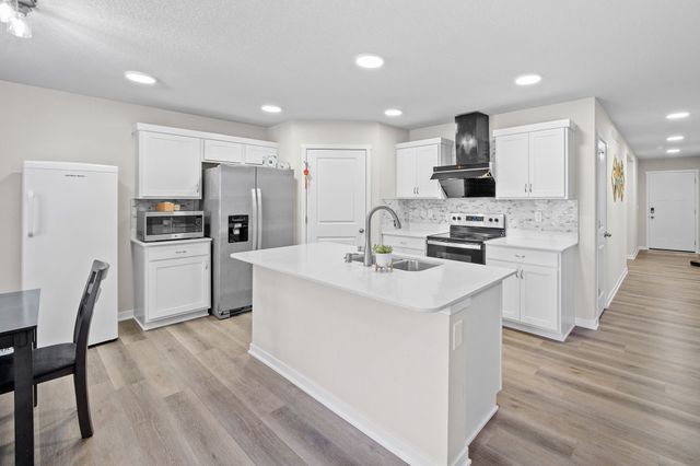 10431 Southerwick Place, Johnston, IA 50131