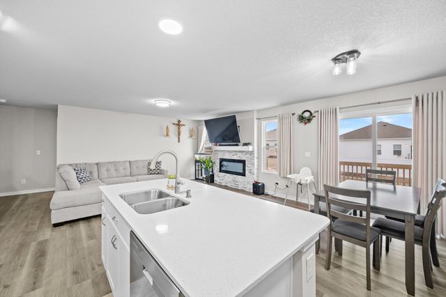 10431 Southerwick Place, Johnston, IA 50131