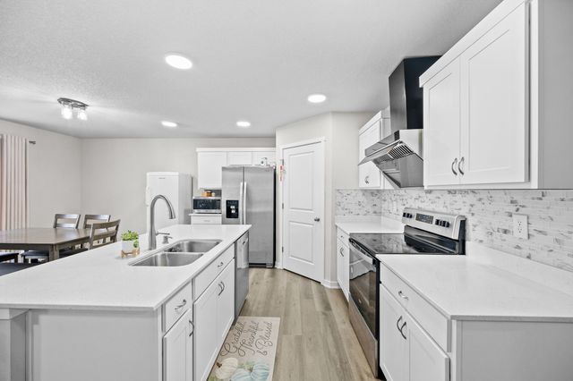 10431 Southerwick Place, Johnston, IA 50131