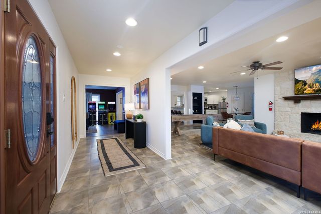 107 WICKFORD WAY, Castle Hills, TX 78213