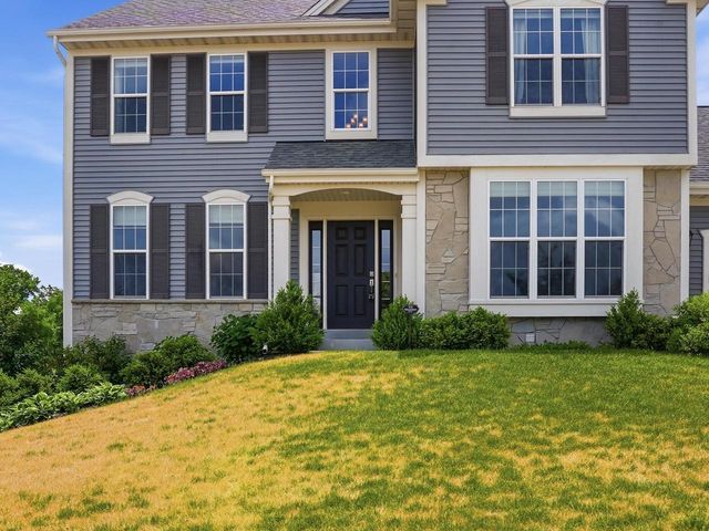 3513 Olde Howell ROAD, Waukesha, WI 53188