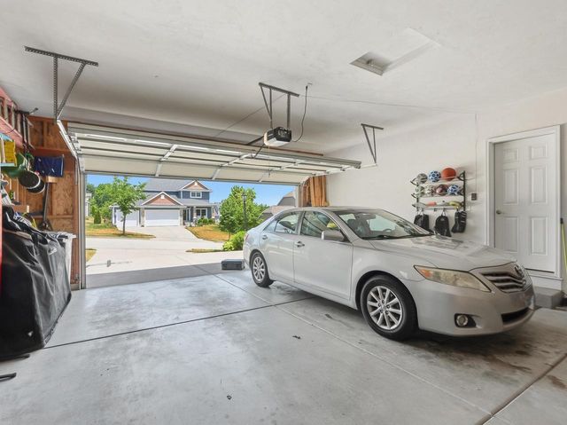 3513 Olde Howell ROAD, Waukesha, WI 53188