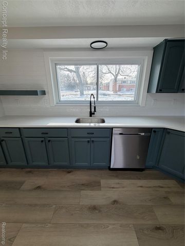 23556 Candace Drive, Rockwood, MI 48173