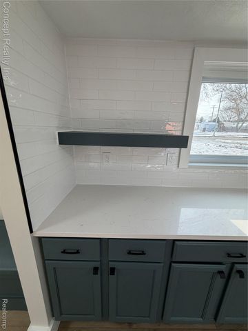 23556 Candace Drive, Rockwood, MI 48173