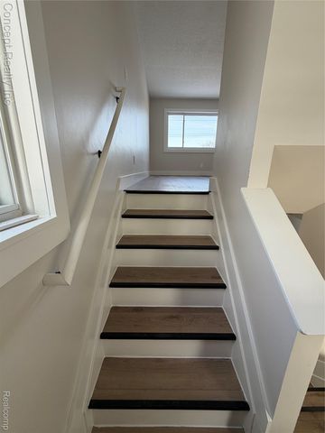 23556 Candace Drive, Rockwood, MI 48173