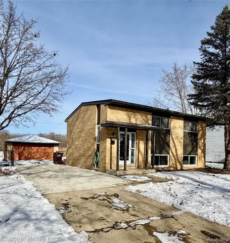 23556 Candace Drive, Rockwood, MI 48173