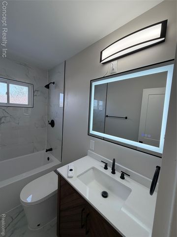 23556 Candace Drive, Rockwood, MI 48173