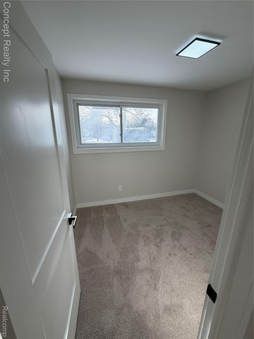 23556 Candace Drive, Rockwood, MI 48173